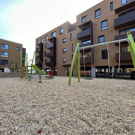 Cozy 1-Bedroom Condo Miloslavov Zewnętrze zdjęcie