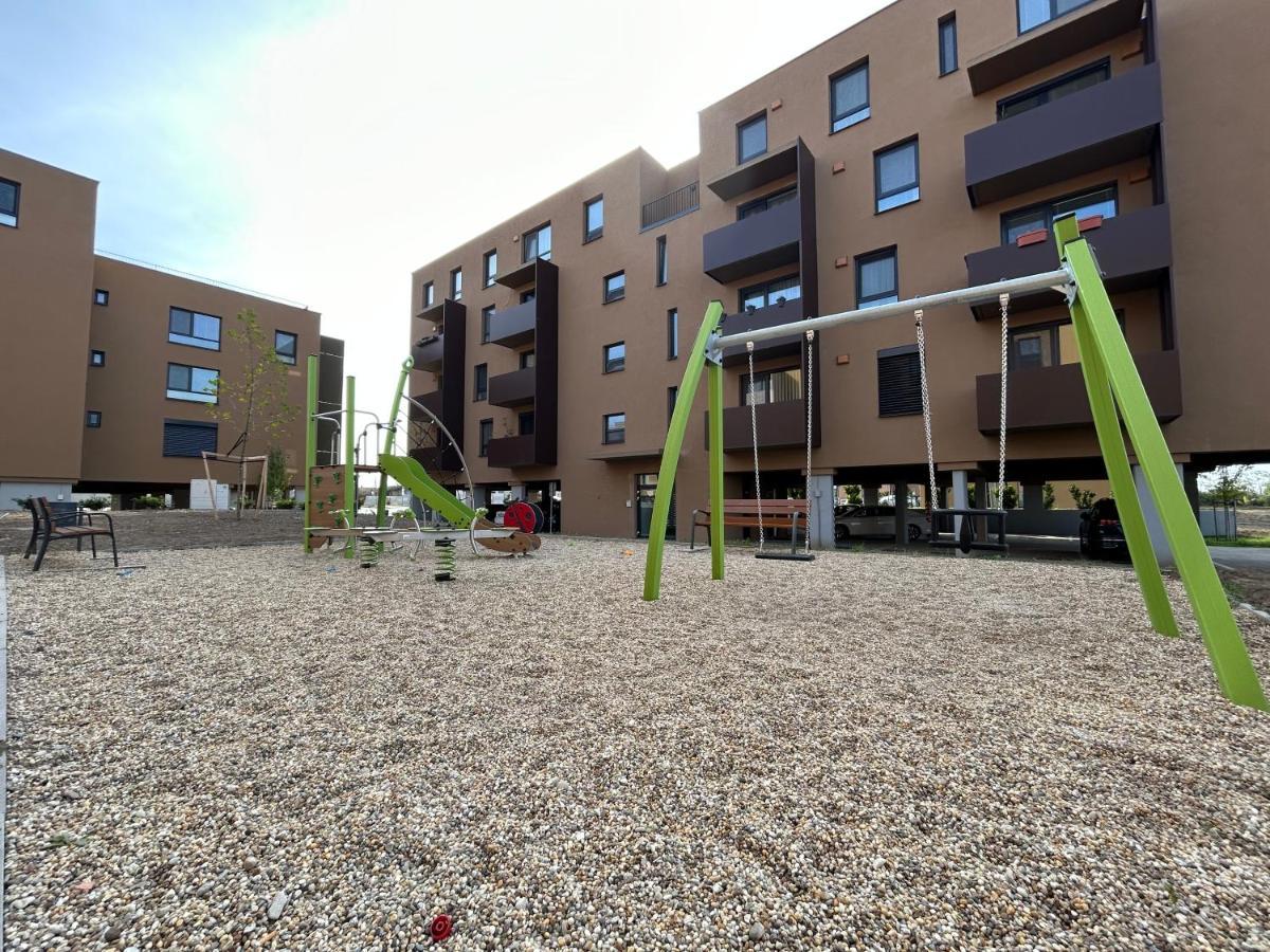 Cozy 1-Bedroom Condo Miloslavov Zewnętrze zdjęcie